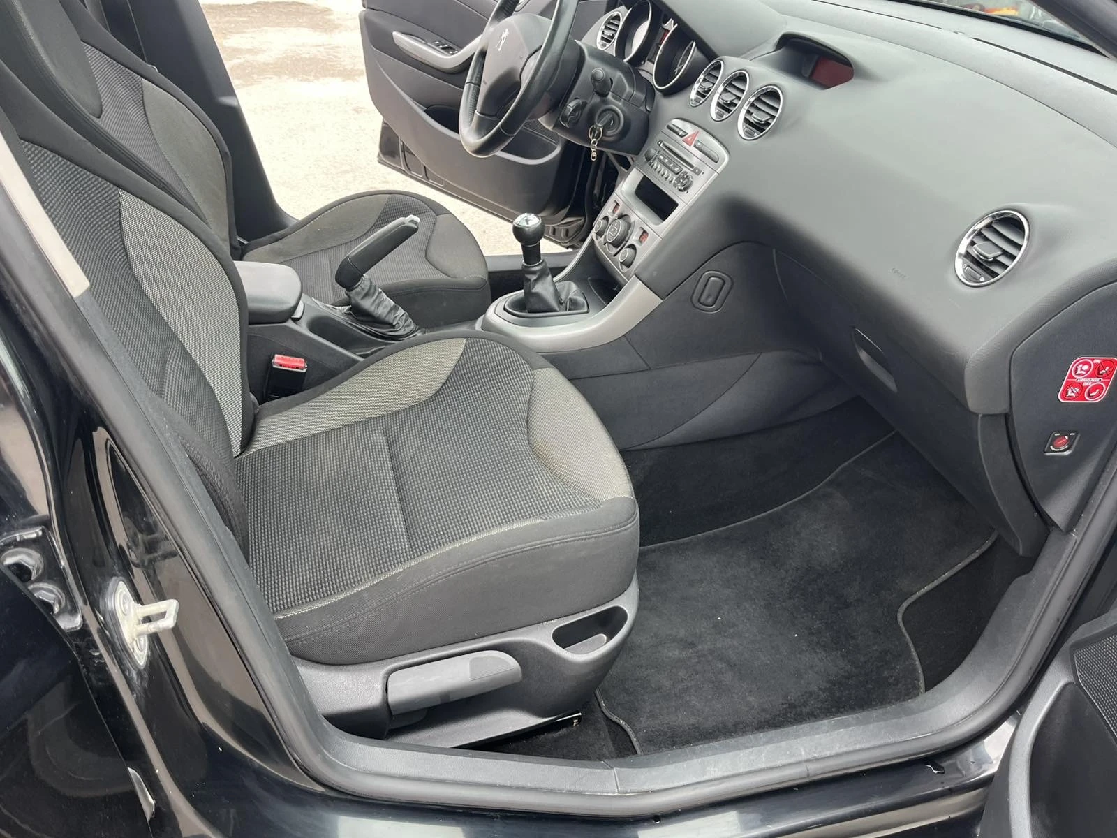 Peugeot 308 SW 1.6HDI 92кс 7 МЕСТА КЛИМАТРОНИК АВТОПИЛОТ, снимка 11 - Автомобили и джипове - 54032834