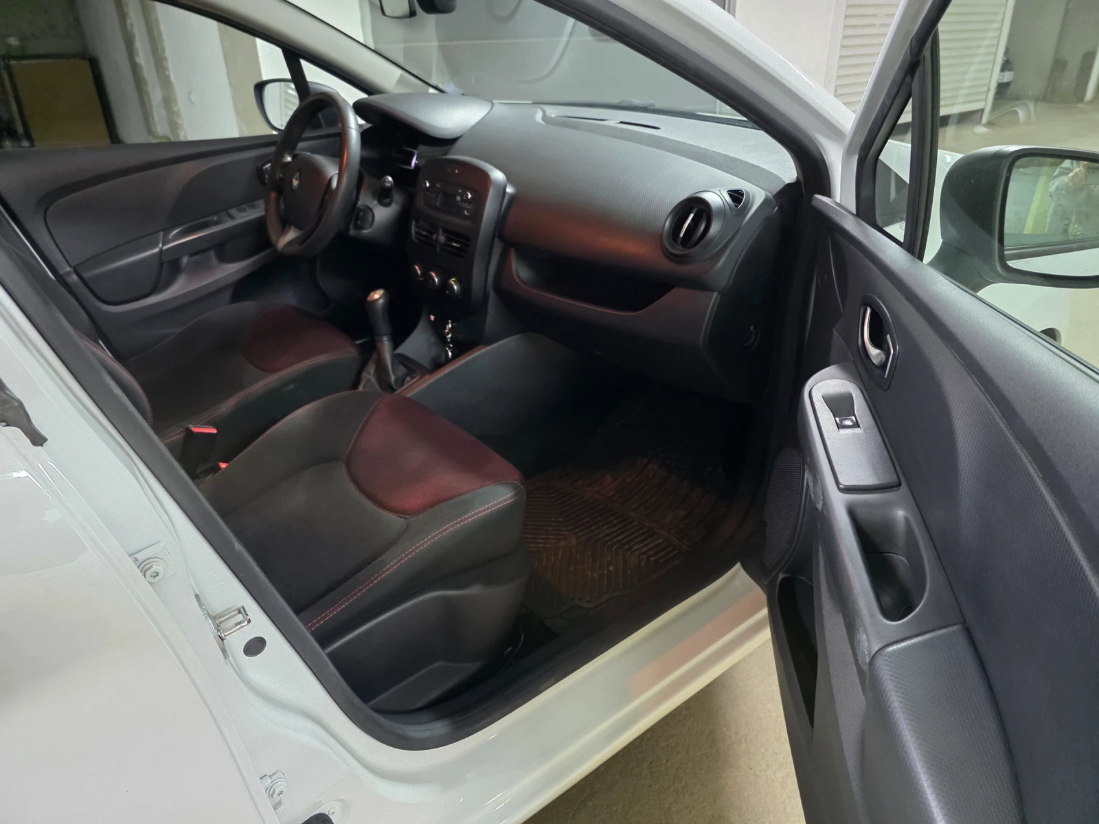 Renault Clio IV, снимка 10 - Автомобили и джипове - 54329312