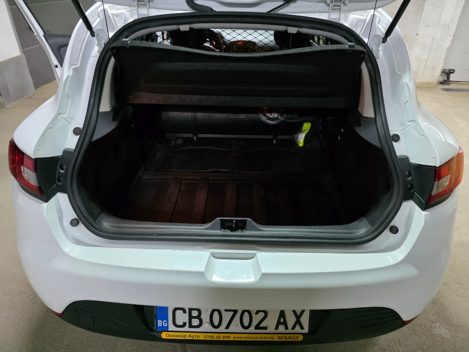 Renault Clio IV, снимка 8 - Автомобили и джипове - 54329312