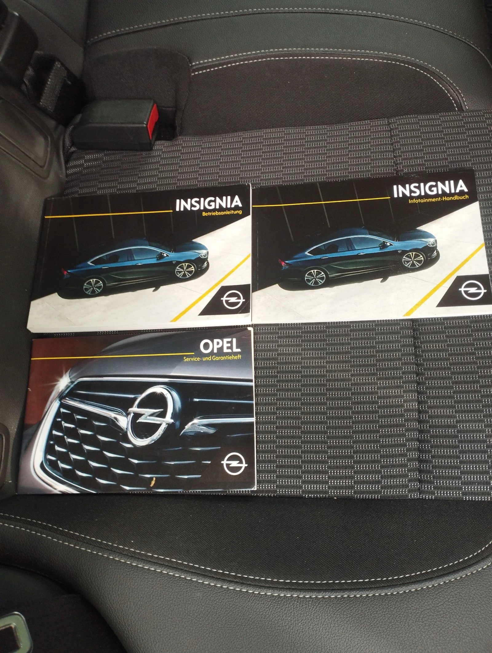 Opel Insignia Комби, снимка 16 - Автомобили и джипове - 54663386