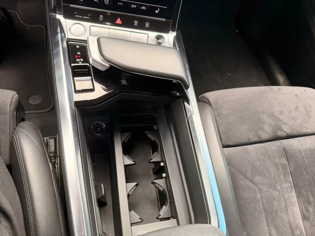 Audi E-Tron 55 quattro advanced 95kWh 408ps DK, снимка 10 - Автомобили и джипове - 54835420