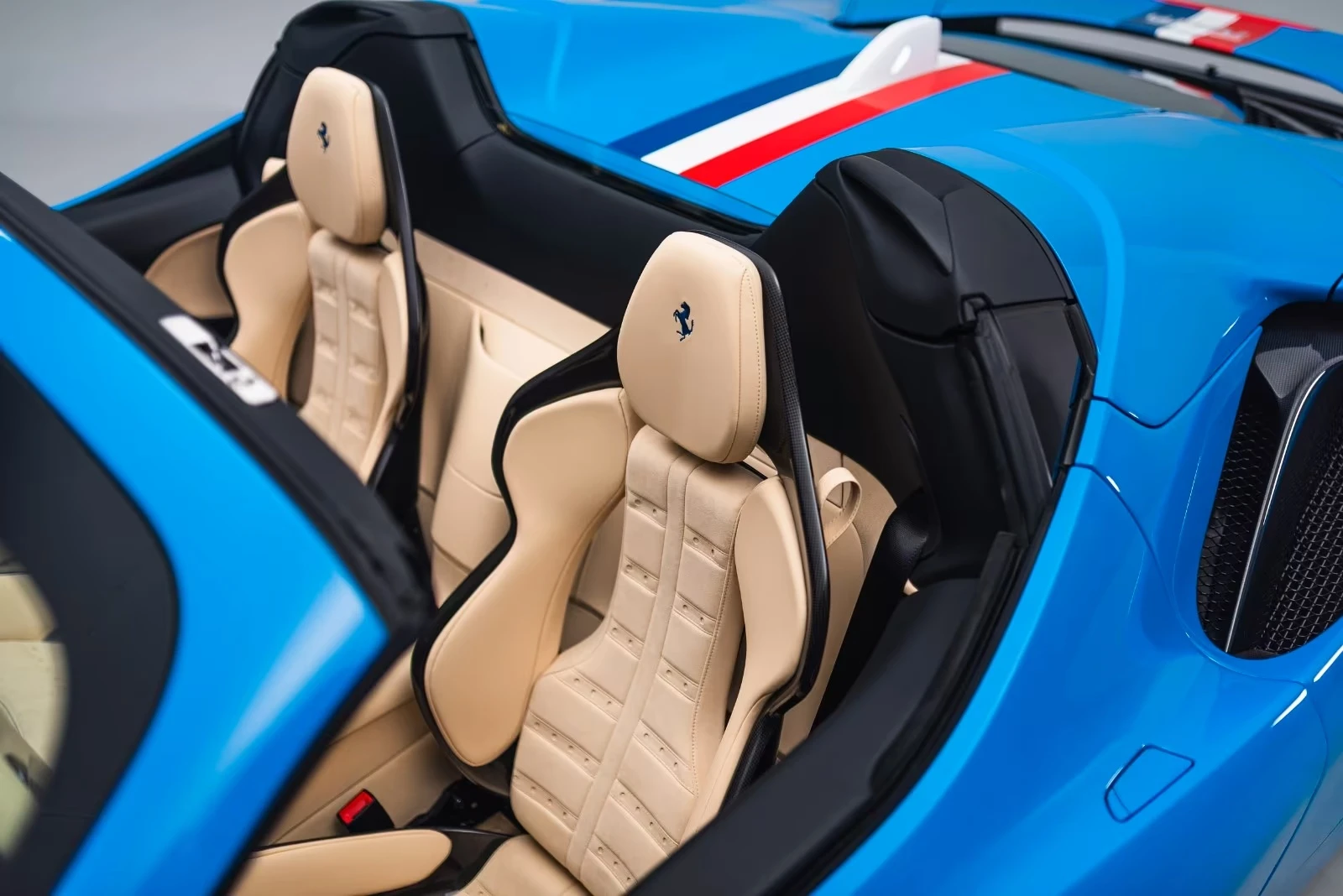 Ferrari SF 90 SPIDER/ CARBON / JBL / AZZURRO / LIFT / CERAMIC, снимка 11 - Автомобили и джипове - 54968047