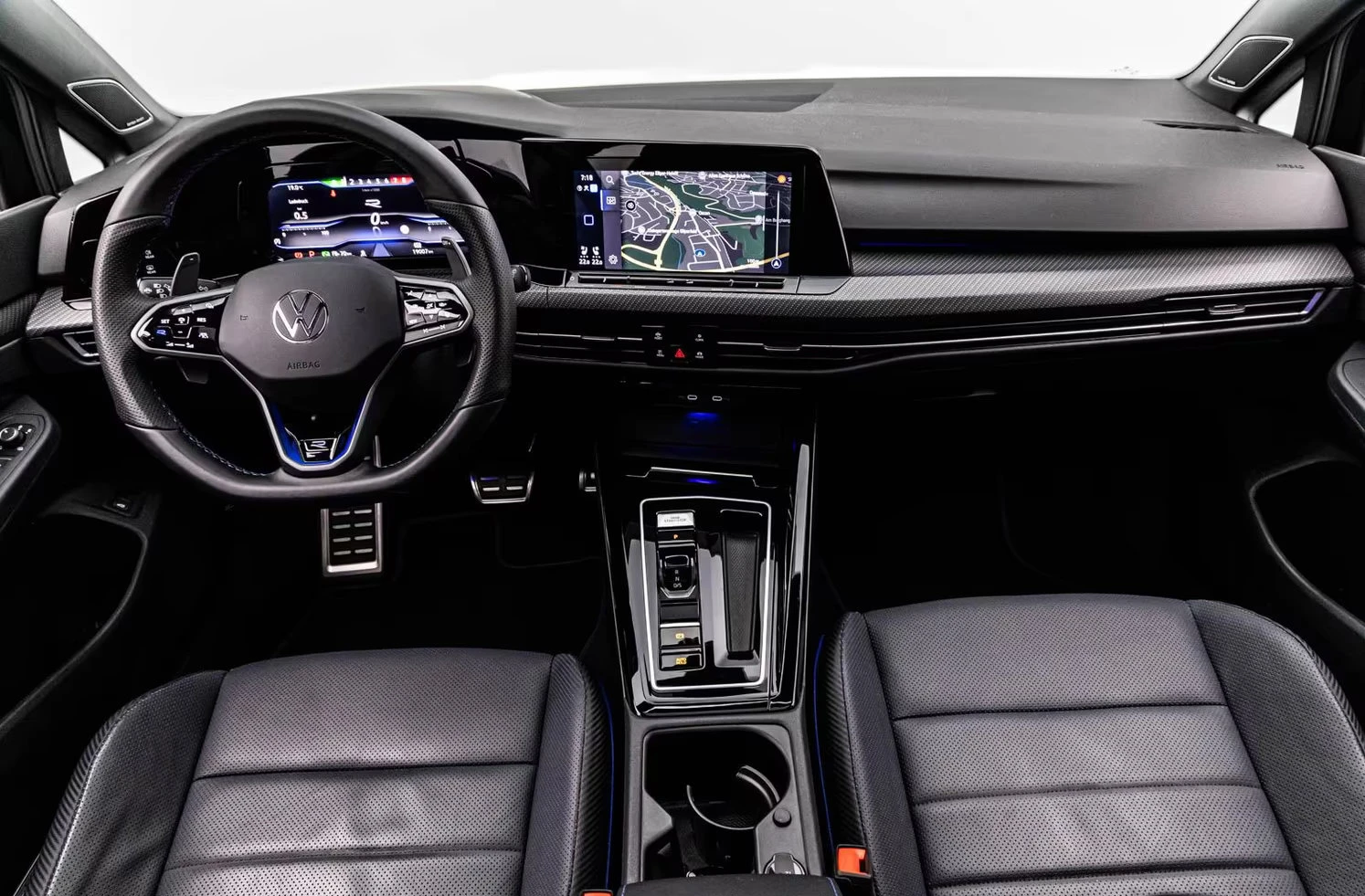 VW Golf R PERFORMANCE/320HP/DSG/PANO/HUD/ACC/CAM/625z, снимка 11 - Автомобили и джипове - 55379701