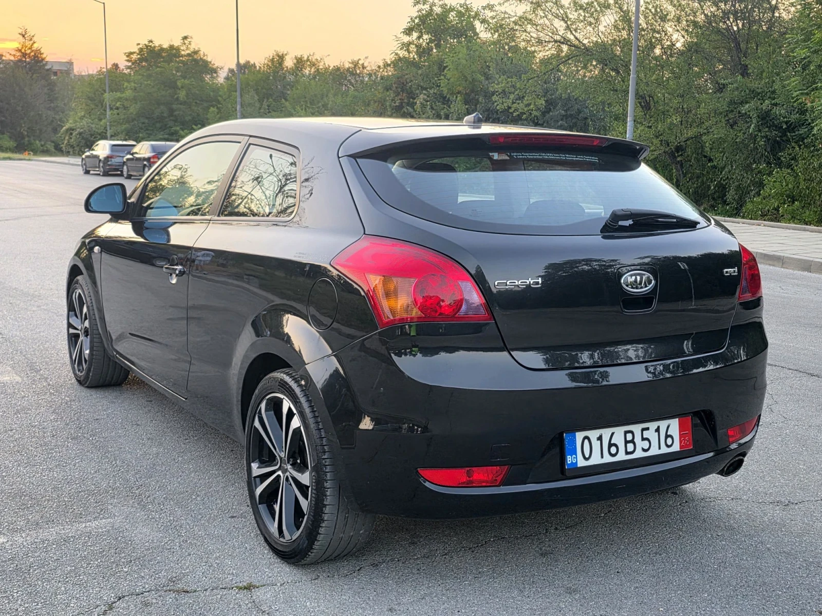 Kia Ceed 1.6Crdi -90к.с Sport купе, снимка 6 - Автомобили и джипове - 55594026