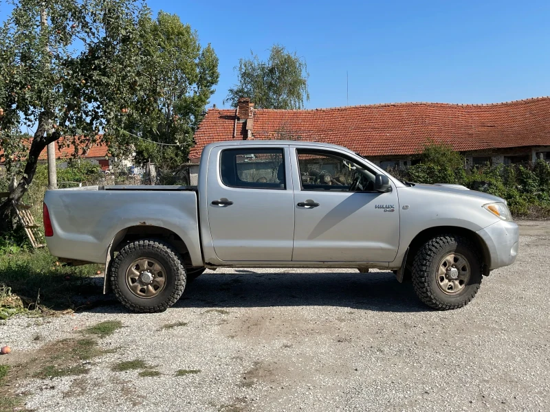 Toyota Hilux, снимка 2 - Автомобили и джипове - 48369936