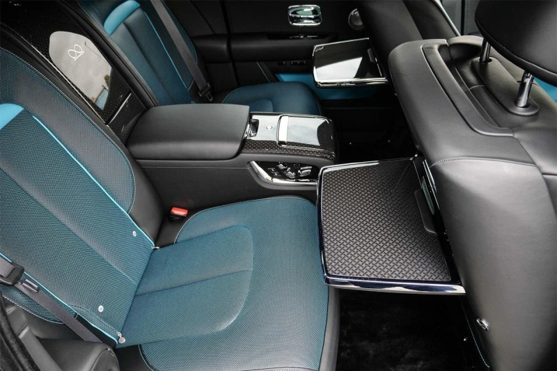 Rolls-Royce Cullinan BLACK BADGE/SERIES II/BESPOKE/SHOOTING STAR/4-SEAT, снимка 17 - Автомобили и джипове - 53184842