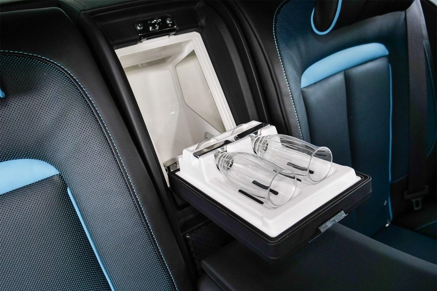 Rolls-Royce Cullinan BLACK BADGE/SERIES II/BESPOKE/SHOOTING STAR/4-SEAT | Mobile.bg � ����������� 16