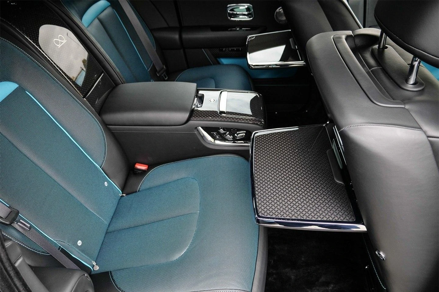 Rolls-Royce Cullinan BLACK BADGE/SERIES II/BESPOKE/SHOOTING STAR/4-SEAT | Mobile.bg � ����������� 17