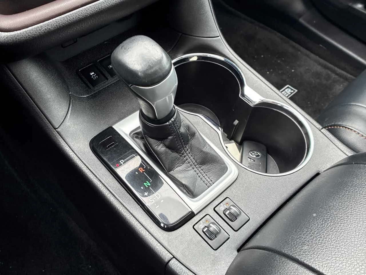 Toyota Highlander * XLE * PANO* KEYLESS* ПОДГРЕВ* , снимка 15 - Автомобили и джипове - 53968234