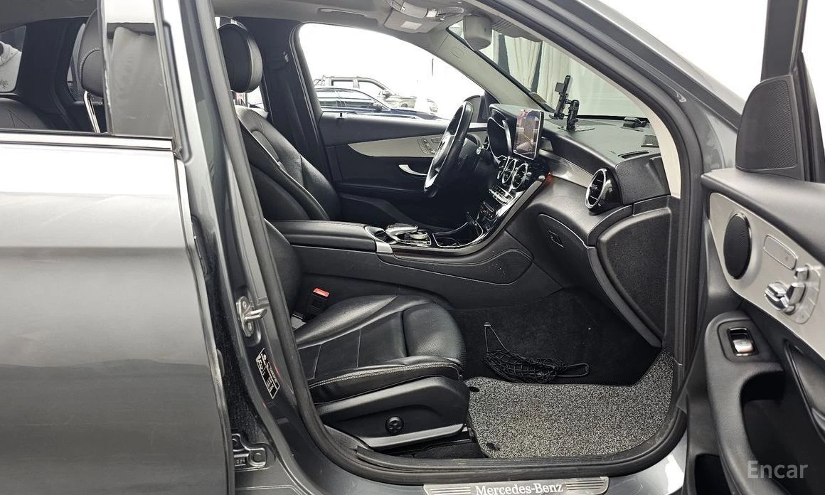 Mercedes-Benz GLC 350, снимка 11 - Автомобили и джипове - 53984993