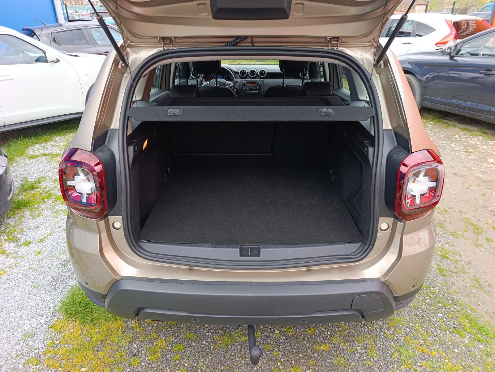 Dacia Duster 1.5 dci 115 4x4, снимка 11 - Автомобили и джипове - 54004359