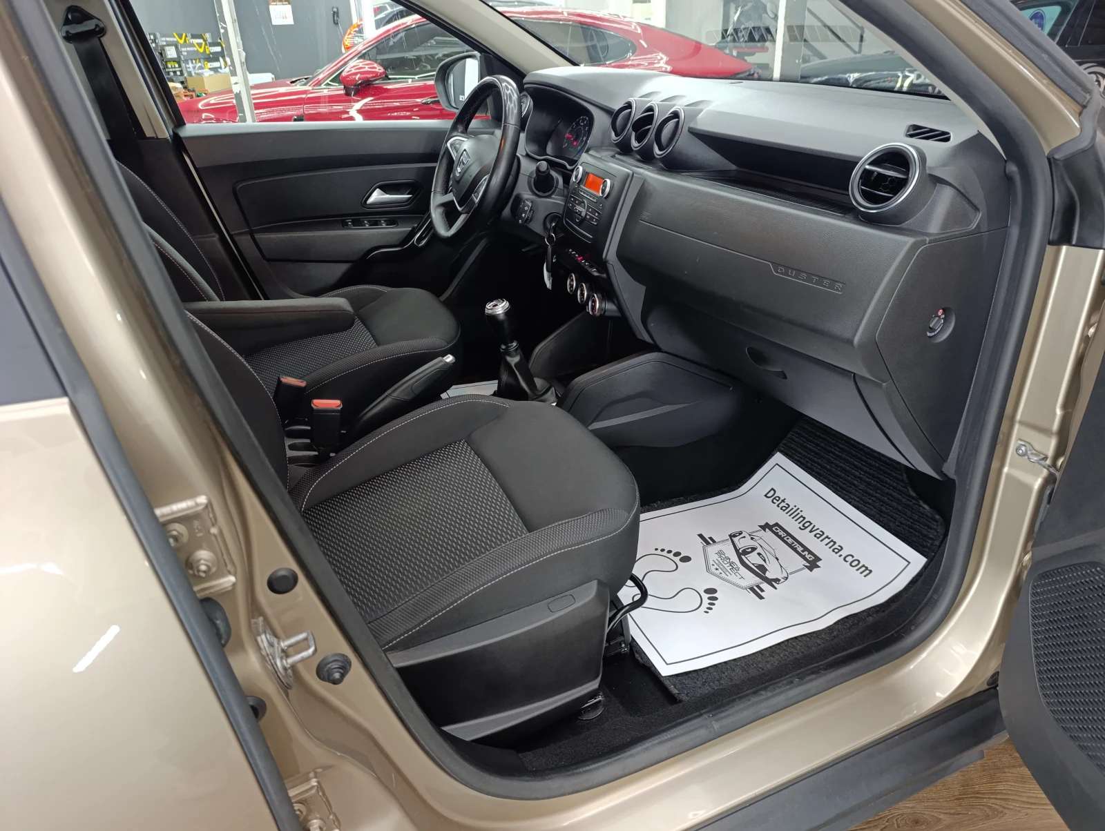 Dacia Duster 1.5 dci 115 4x4, снимка 9 - Автомобили и джипове - 54004359