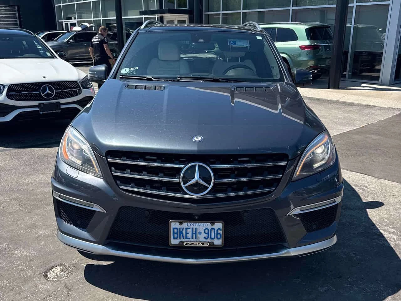 Mercedes-Benz ML 63 AMG 4MATIC * ДИСТРОНИК* 360 КАМЕРА* ОБДУХВАНЕ* ПАНОРАМ, снимка 2 - Автомобили и джипове - 55540070