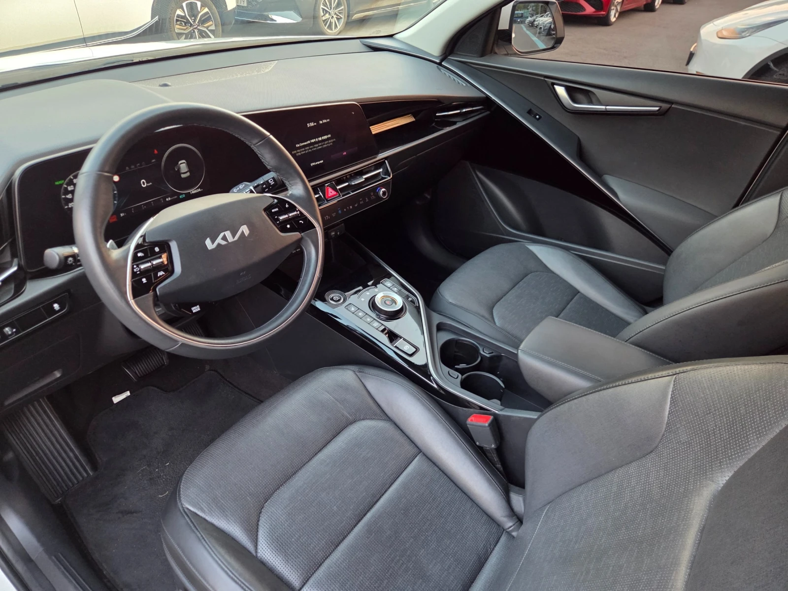 Kia Niro EV Air, снимка 9 - Автомобили и джипове - 56577037