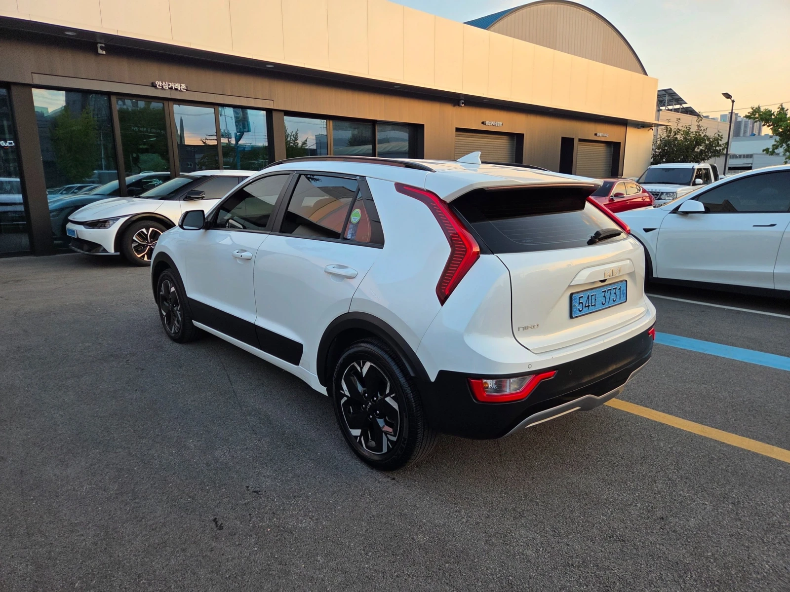 Kia Niro EV Air, снимка 4 - Автомобили и джипове - 56577037