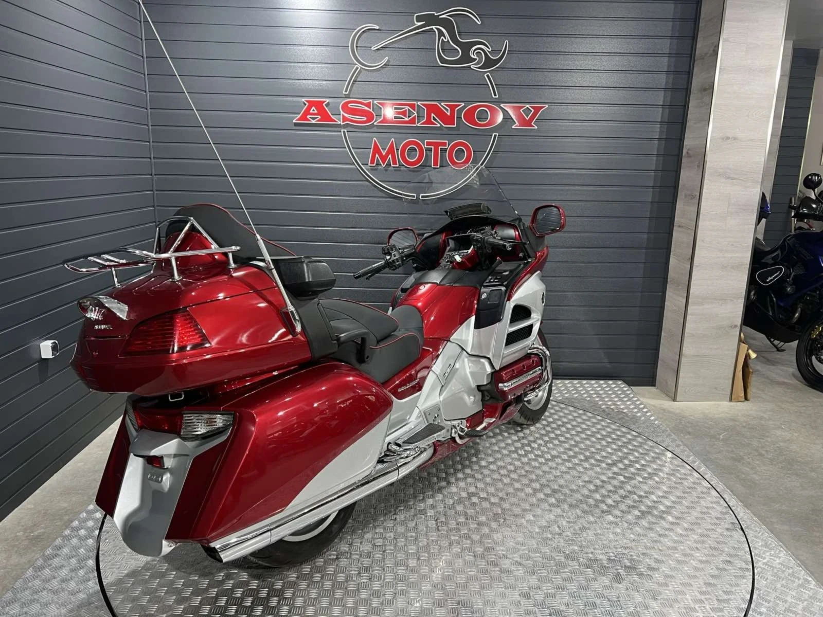 Honda Gold Wing RED & SILVER 2015 - изображение 5