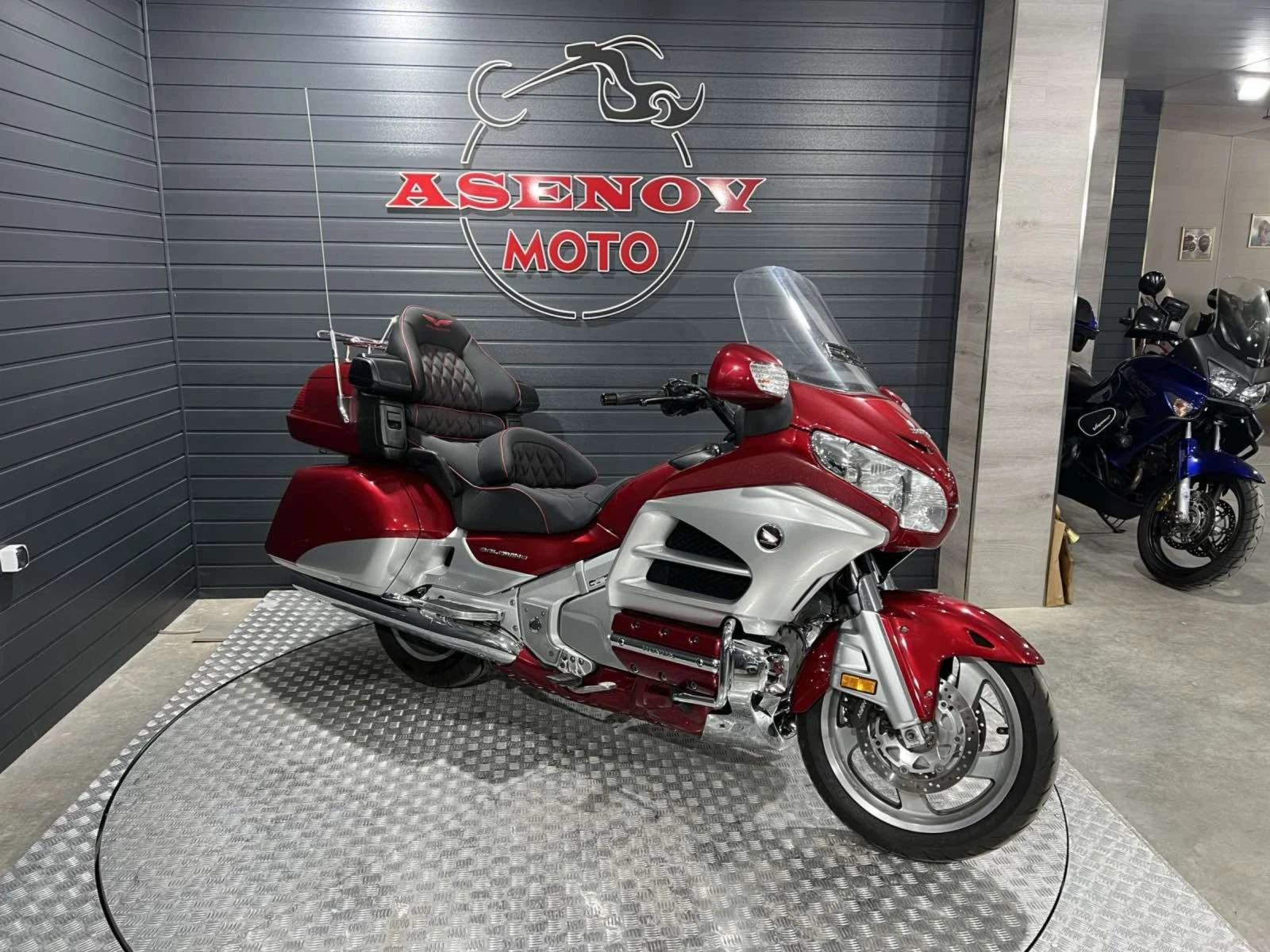 Honda Gold Wing RED & SILVER 2015 - изображение 3