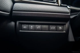 Toyota Camry SE / NIGHT SHADE/ , снимка 15