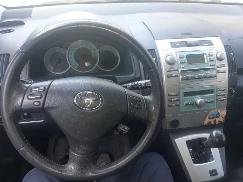 Toyota Corolla verso, снимка 10 - Автомобили и джипове - 45147090