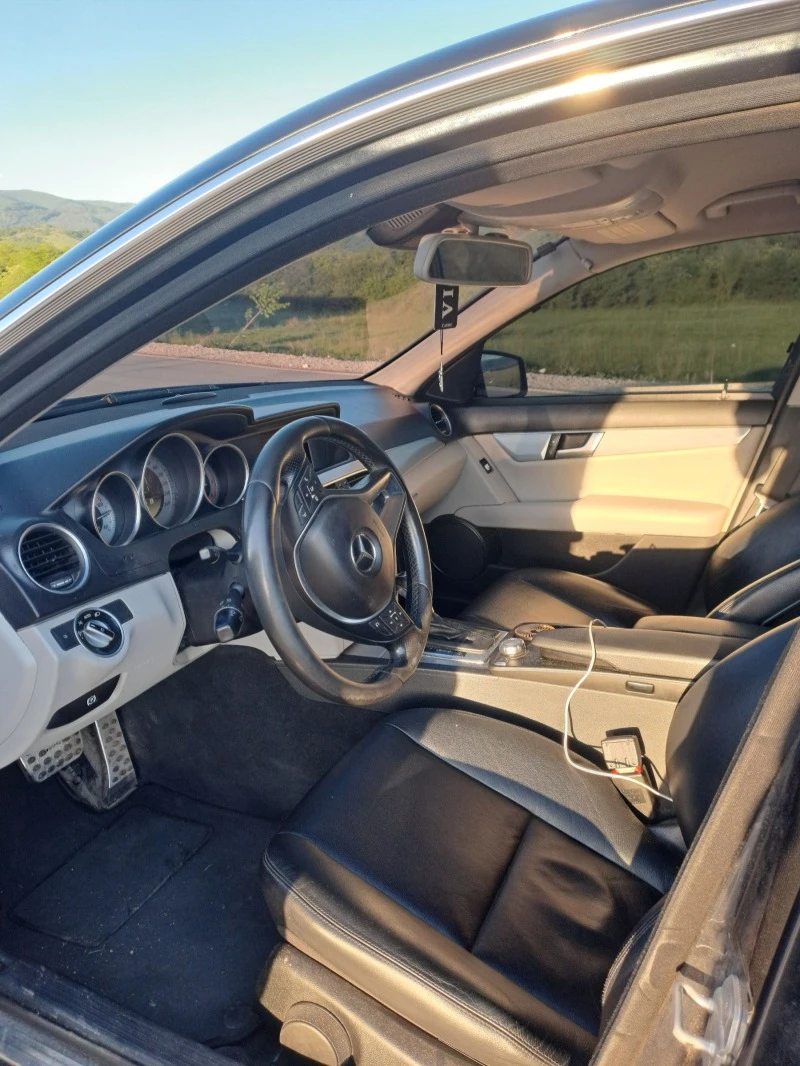 Mercedes-Benz C 220, снимка 14 - Автомобили и джипове - 46973105