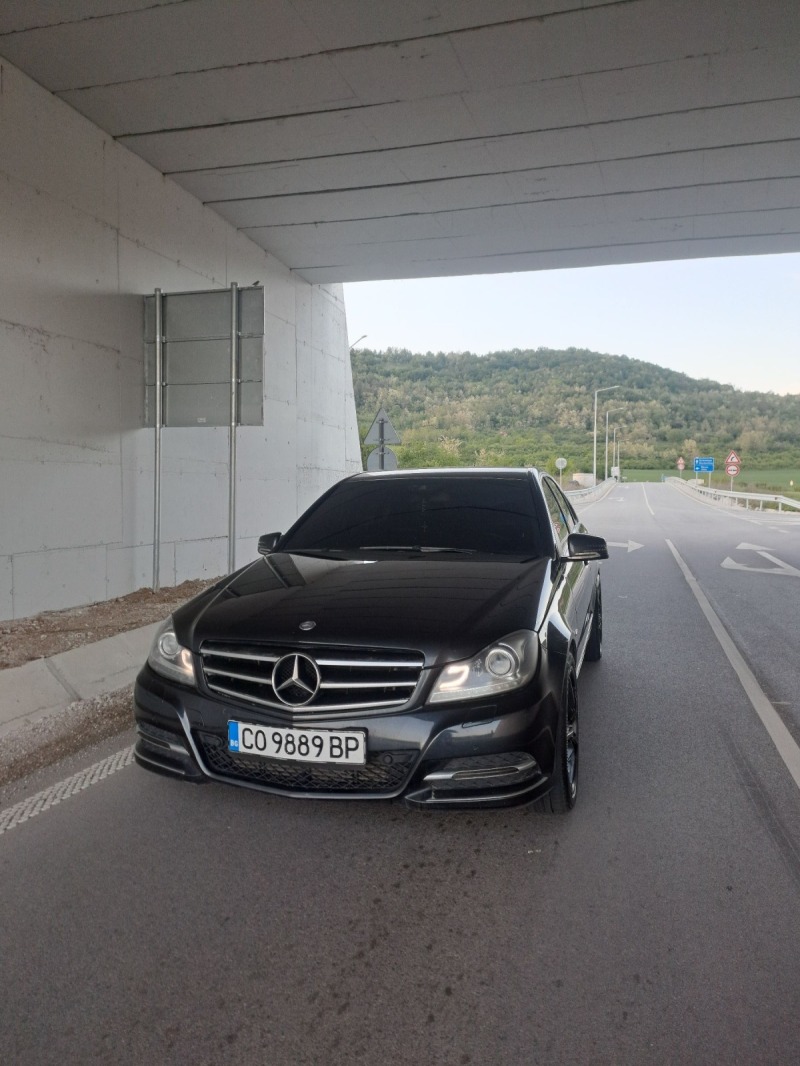 Mercedes-Benz C 220, снимка 13 - Автомобили и джипове - 45603454