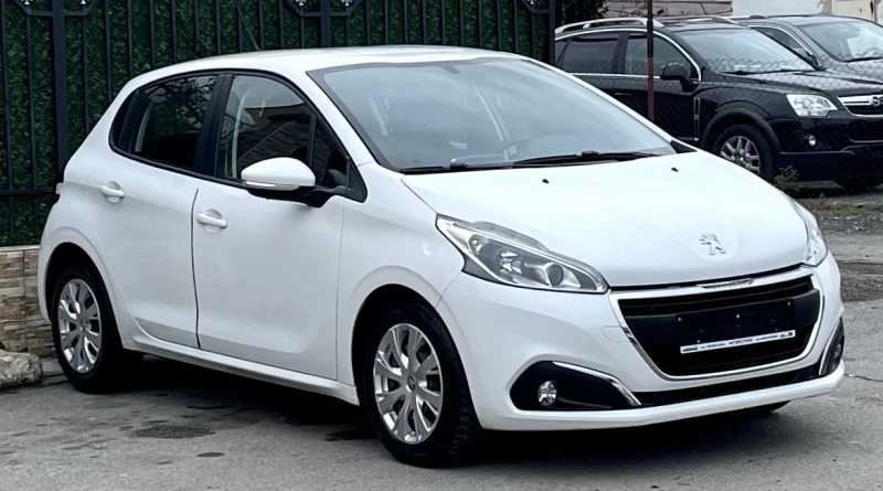 Peugeot 208 1.6 BLUE HDI EURO 6B Напълно обслужено !, снимка 3 - Автомобили и джипове - 48031210