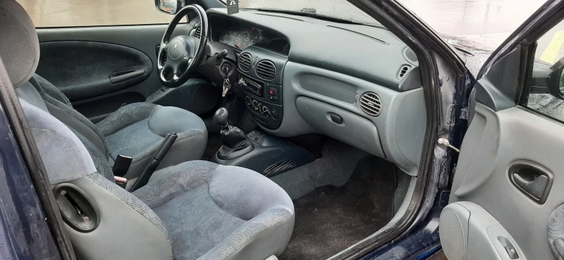 Renault Megane 1.6е coach, снимка 8 - Автомобили и джипове - 48273564