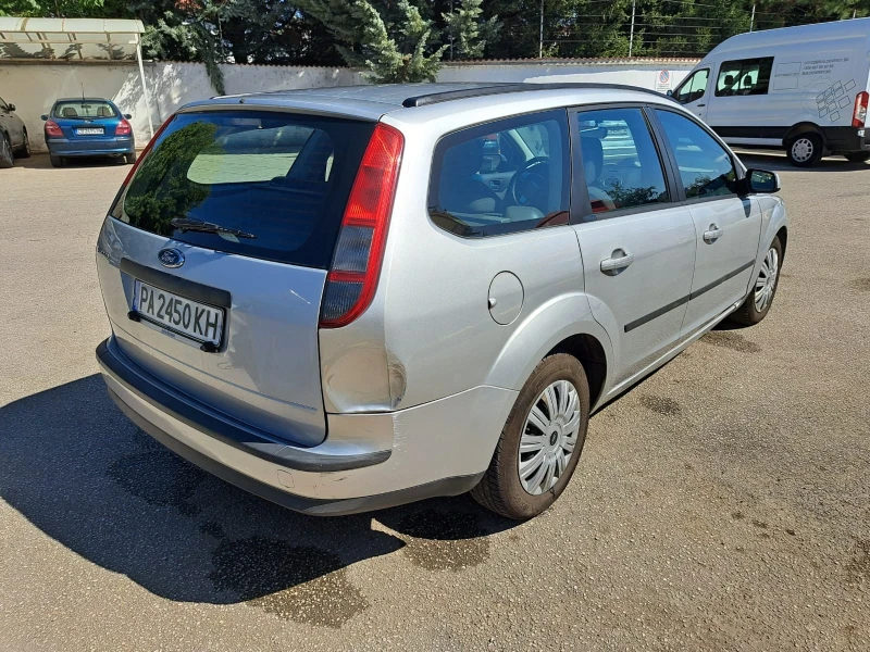 Ford Focus 1.6 комби, снимка 3 - Автомобили и джипове - 49213768