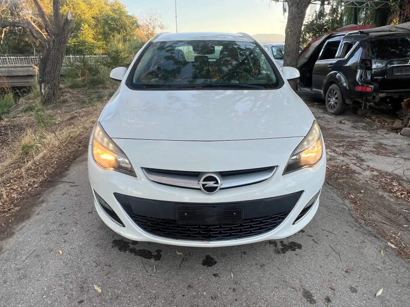 Opel Astra J 1.7CDTi, снимка 2 - Автомобили и джипове - 51746391