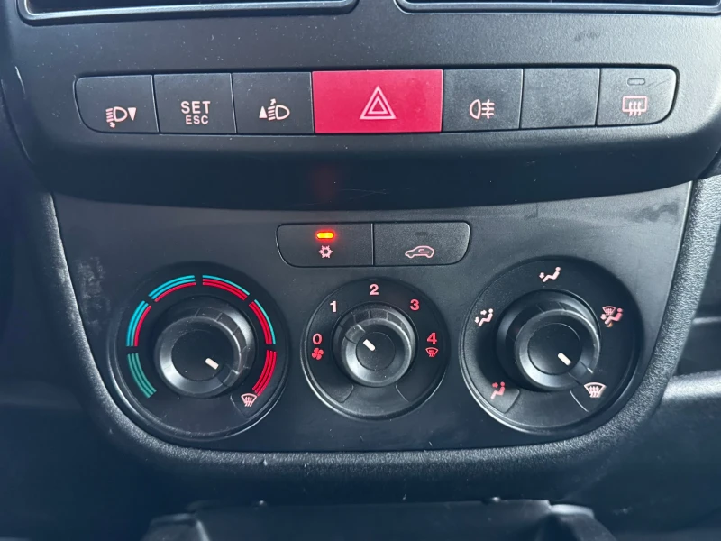 Fiat Doblo 1.6MJET MAXXI, снимка 14 - Автомобили и джипове - 52003349