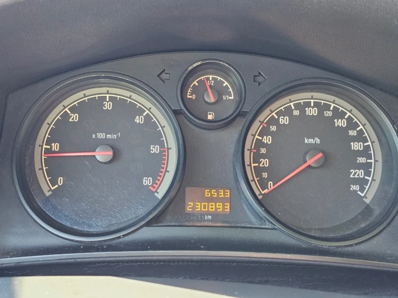 Opel Astra GTC 1.9, снимка 9 - Автомобили и джипове - 52597889