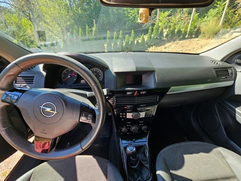 Opel Astra GTC 1.9, снимка 8 - Автомобили и джипове - 52597889