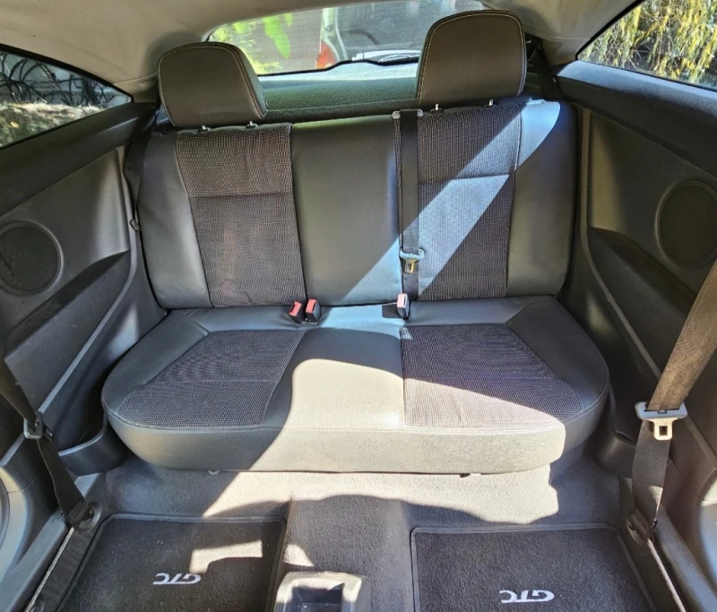 Opel Astra GTC 1.9, снимка 10 - Автомобили и джипове - 52597889