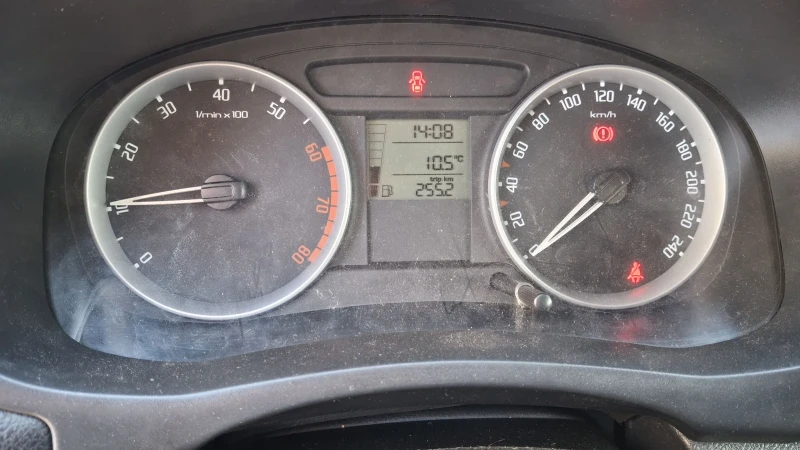 Skoda Fabia 1.4, снимка 9 - Автомобили и джипове - 52848210