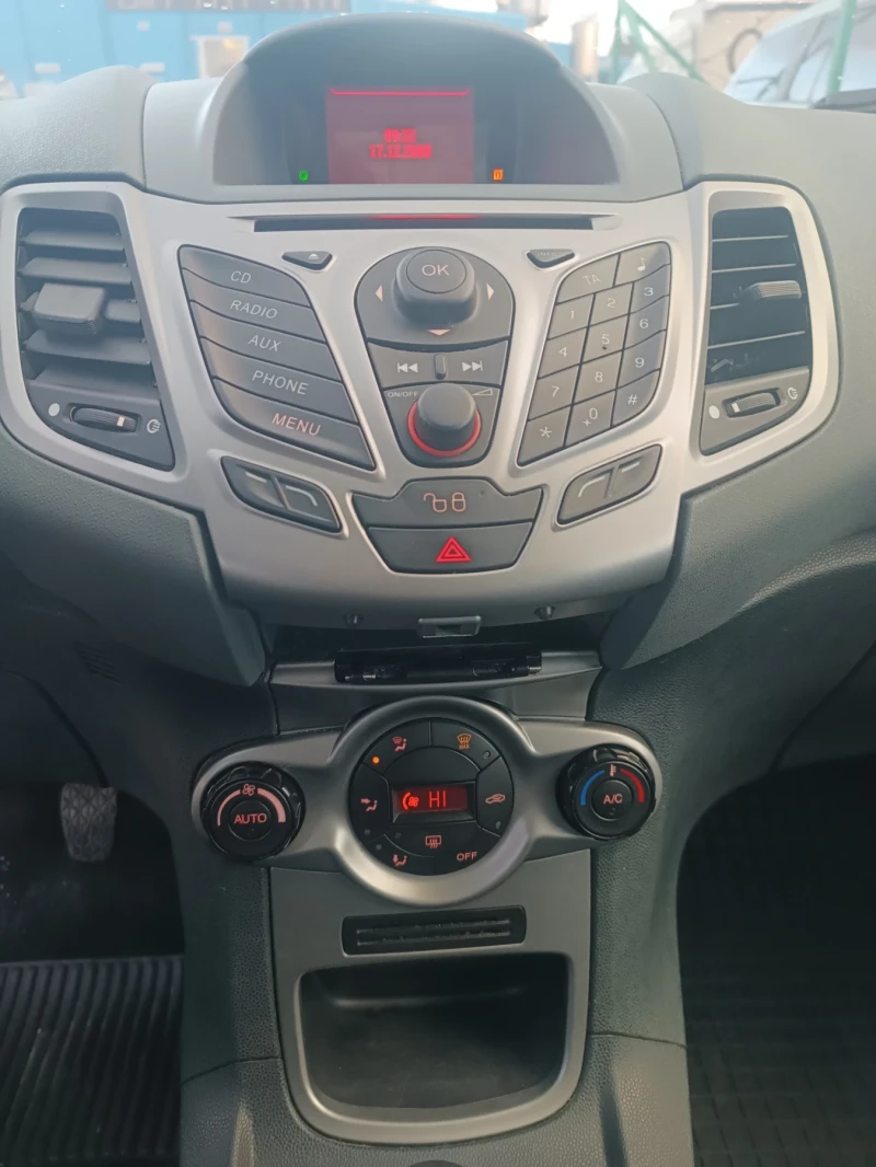 Ford Fiesta 1, 4i, ПЕРФЕКТНА, ЛИЗИНГ , снимка 11 - Автомобили и джипове - 53396986