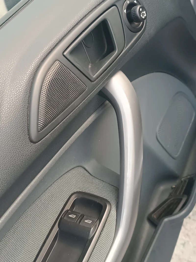 Ford Fiesta 1, 4i, ПЕРФЕКТНА, ЛИЗИНГ , снимка 8 - Автомобили и джипове - 53396986