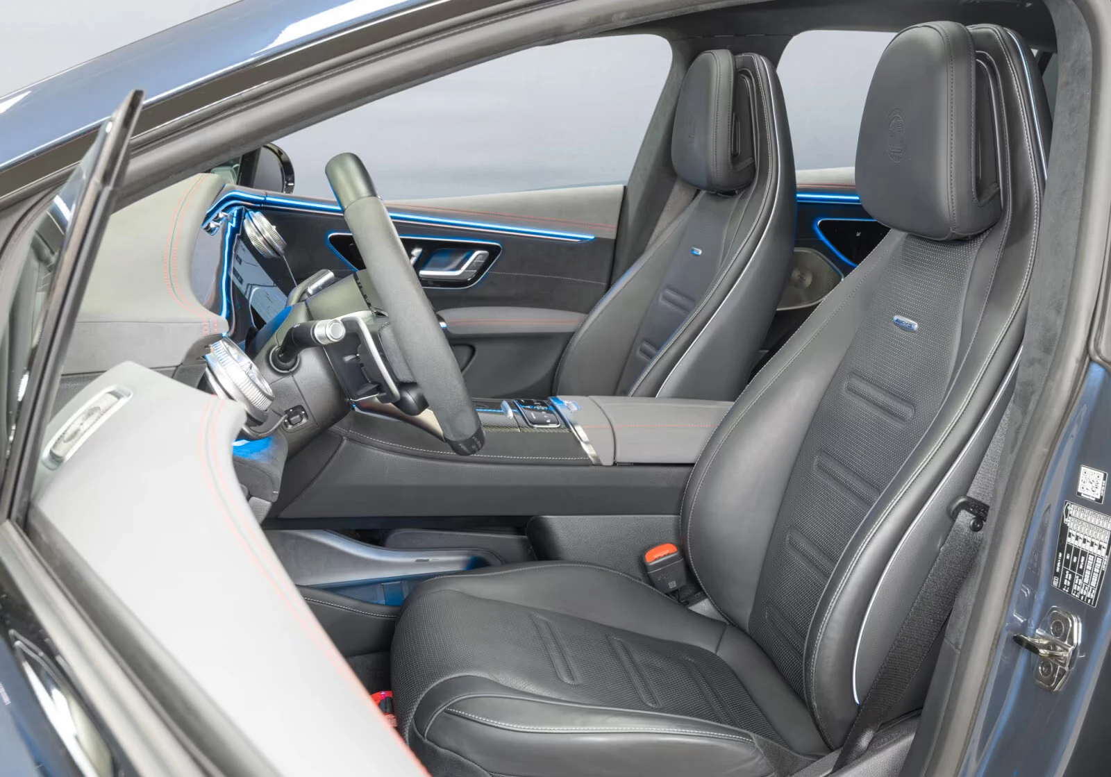 Mercedes-Benz EQS 53AMG/658HP/4M+ /DIG.LIGHT/PANO/360/DISTRONIC/340f - изображение 10