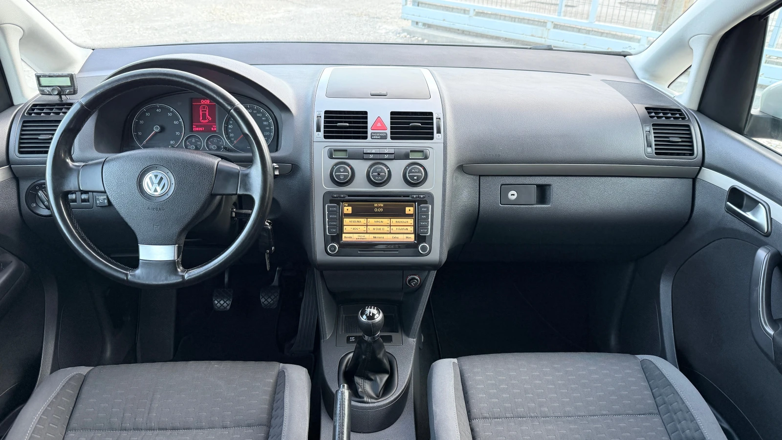 VW Touran 1.6-102..-GPL--NAVI-  | Mobile.bg   13