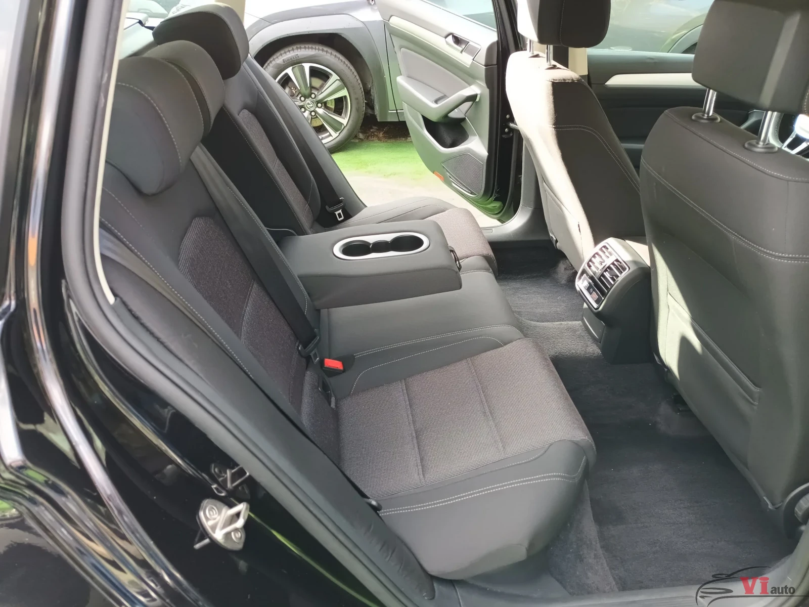 VW Passat 2.0TDI/AUTOMATIC/EURO 6, снимка 17 - Автомобили и джипове - 52501040