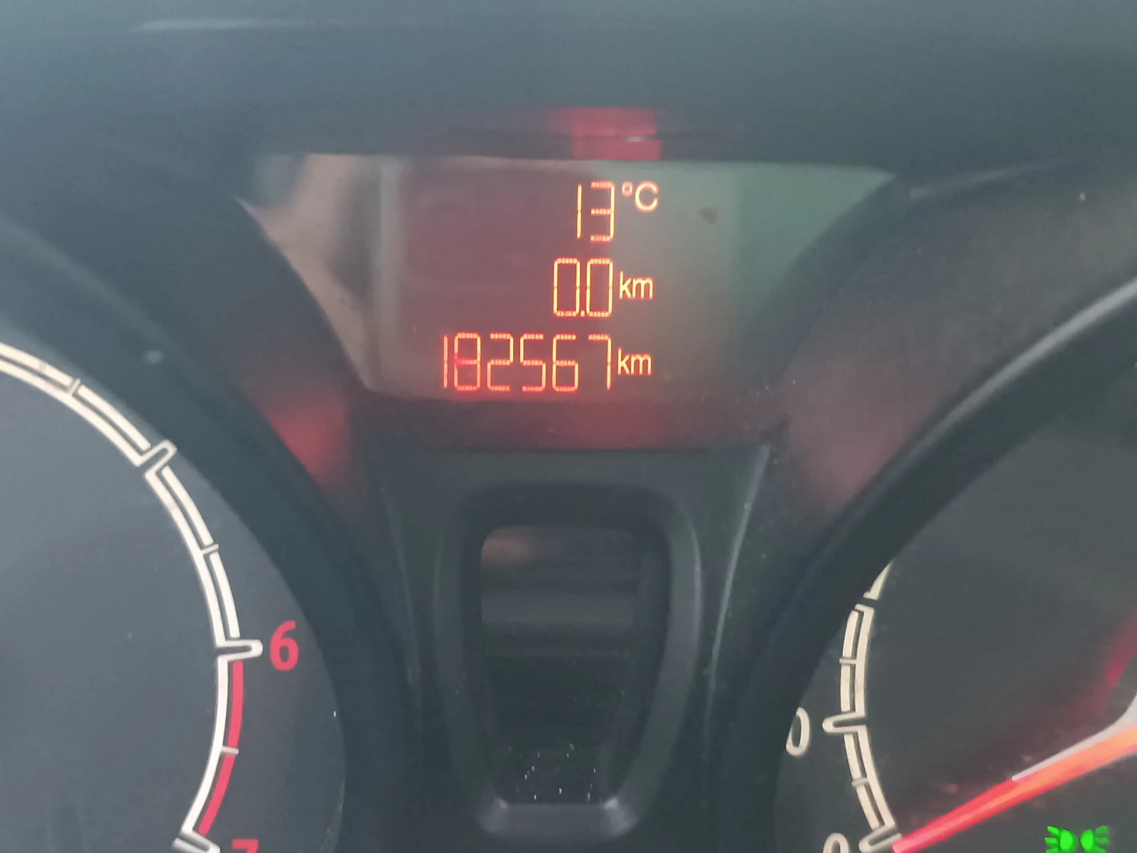 Ford Fiesta 1, 4i, ПЕРФЕКТНА, ЛИЗИНГ  - изображение 9