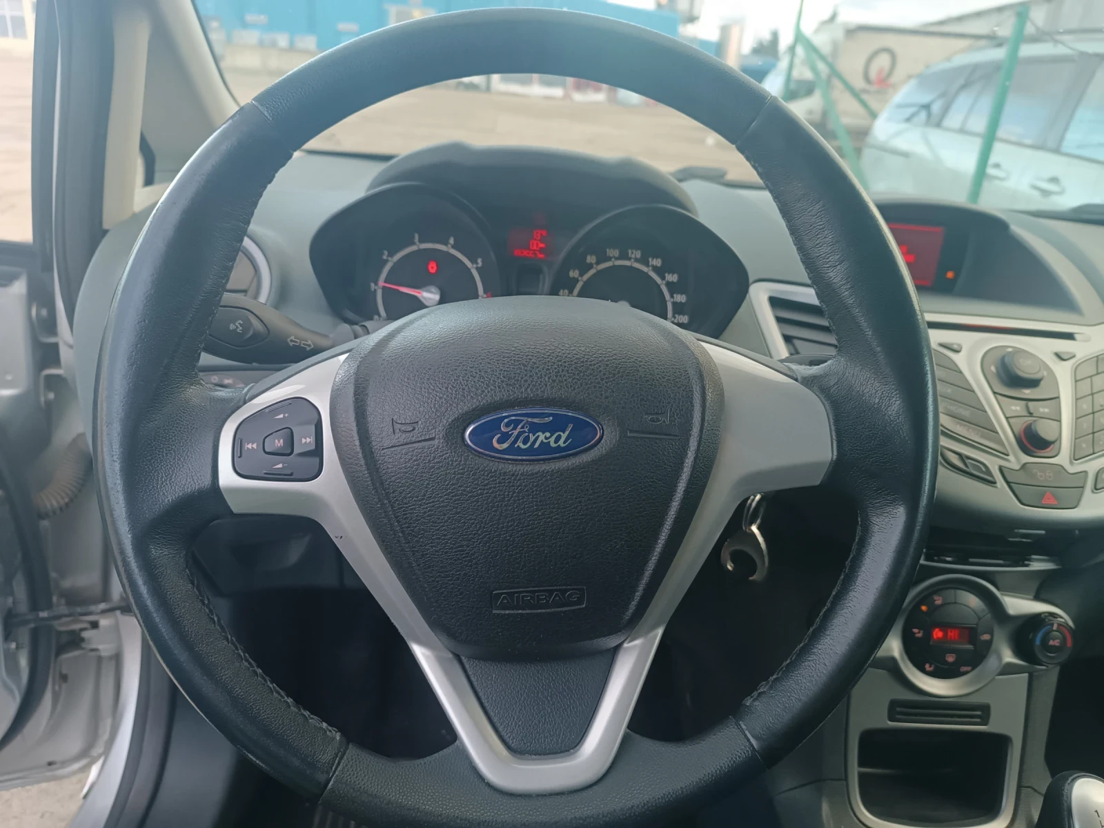 Ford Fiesta 1, 4i, ПЕРФЕКТНА, ЛИЗИНГ  - изображение 7