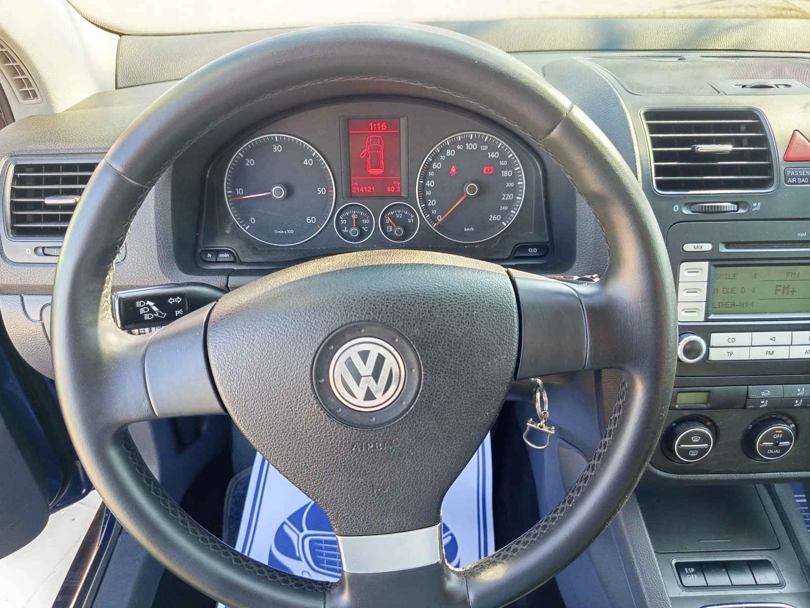 VW Golf 1.9 TDI 105 kc 2008г., снимка 13 - Автомобили и джипове - 53747717