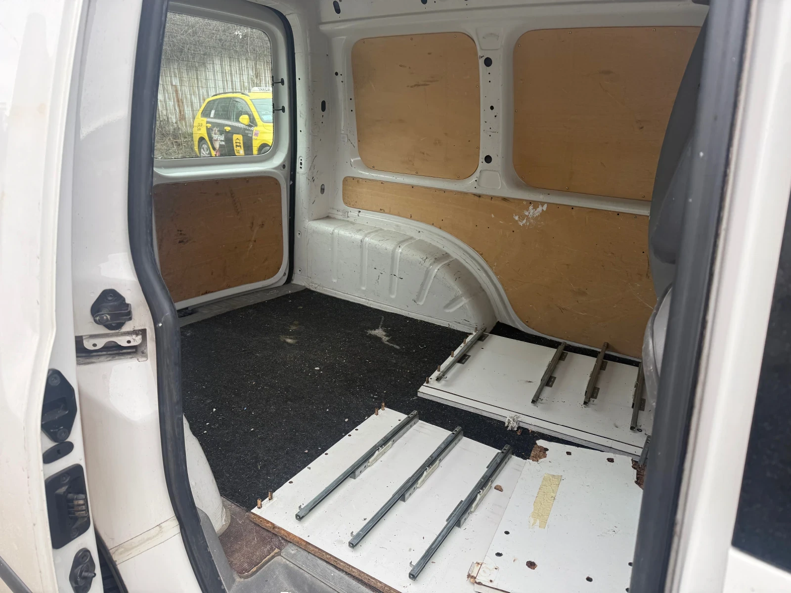 VW Caddy, снимка 10 - Автомобили и джипове - 53903485