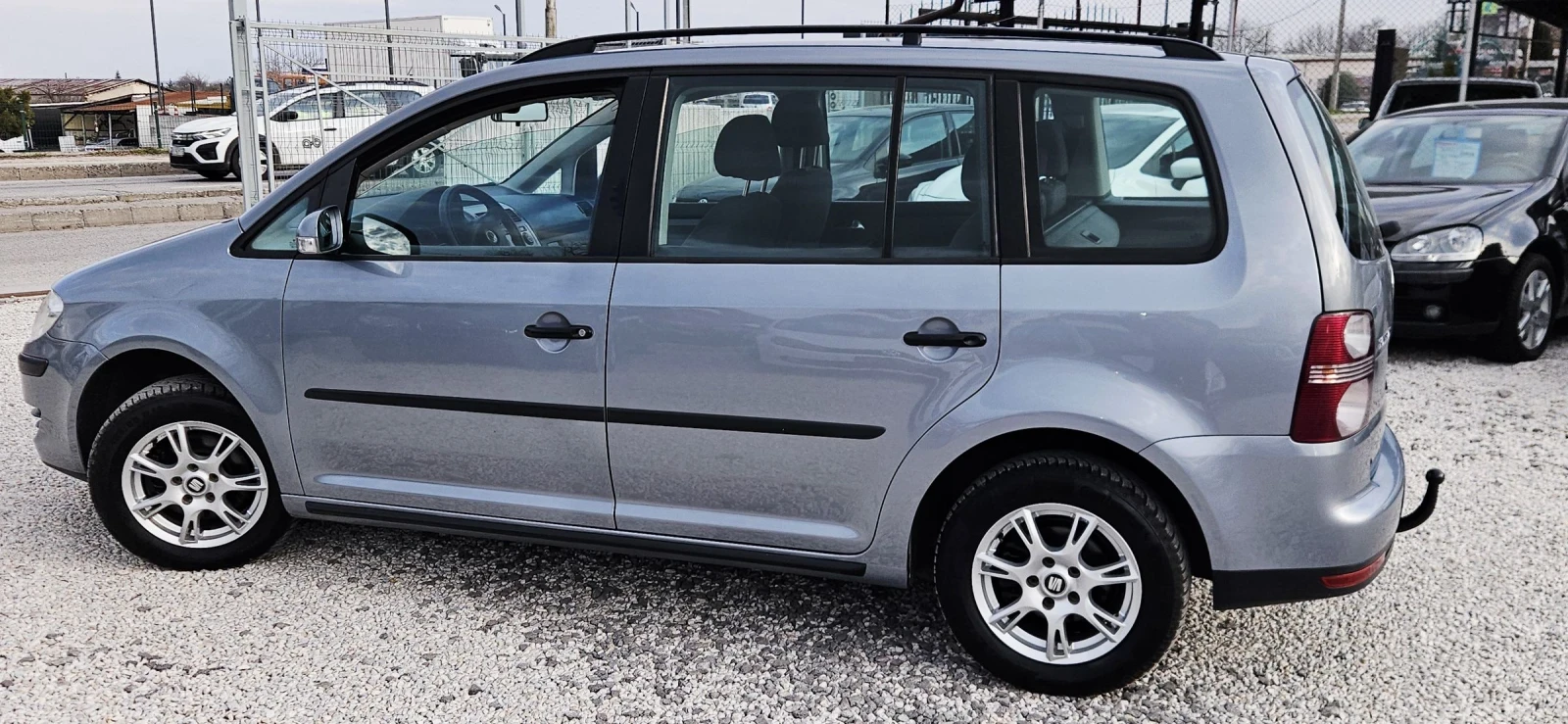 VW Touran 1.9TDI* FACELIFT* 2008г, снимка 6 - Автомобили и джипове - 54021852