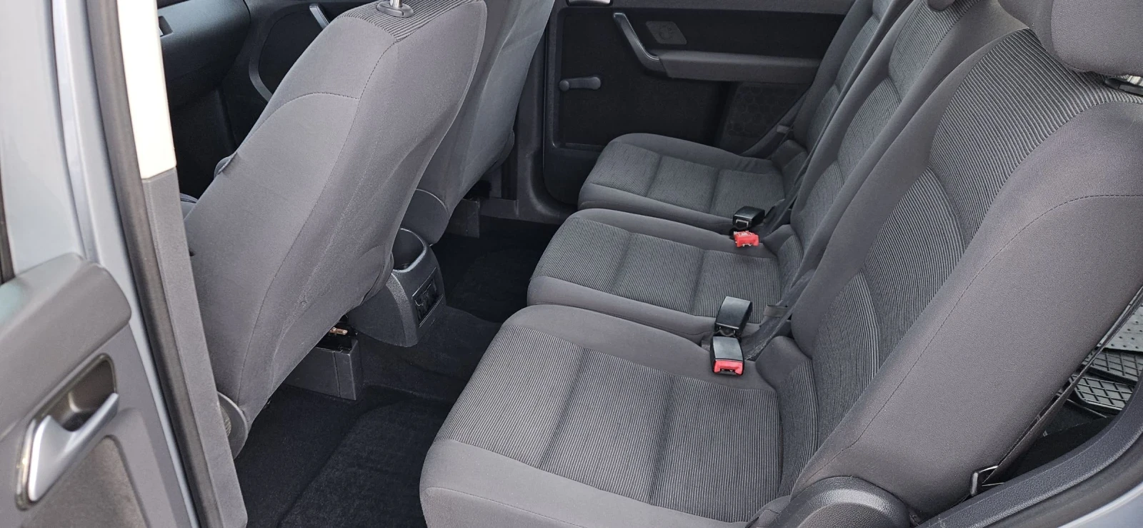 VW Touran 1.9TDI* FACELIFT* 2008г, снимка 12 - Автомобили и джипове - 54021852