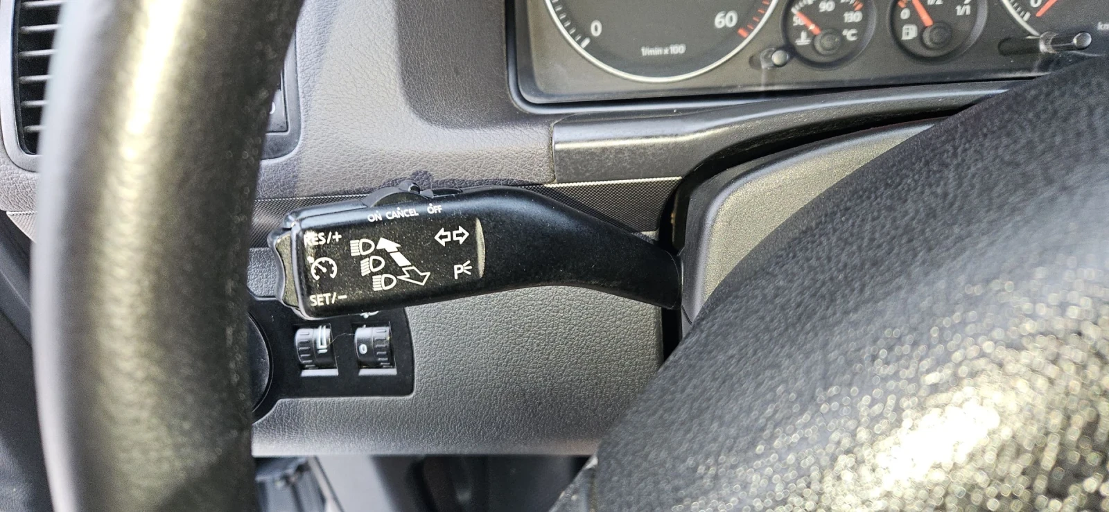 VW Touran 1.9TDI* FACELIFT* 2008г, снимка 11 - Автомобили и джипове - 54021852