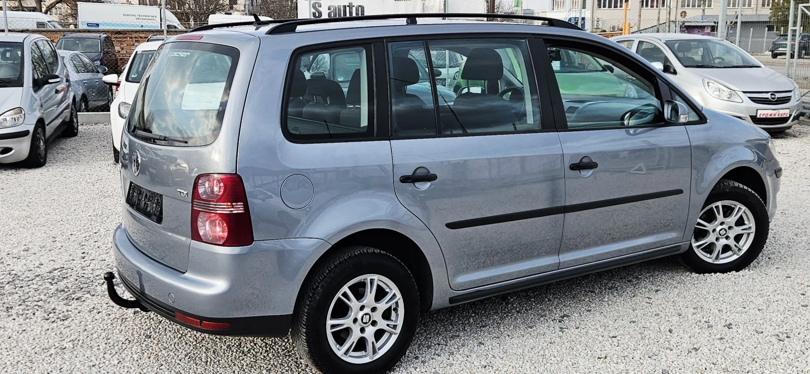 VW Touran 1.9TDI* FACELIFT* 2008г, снимка 7 - Автомобили и джипове - 54021852