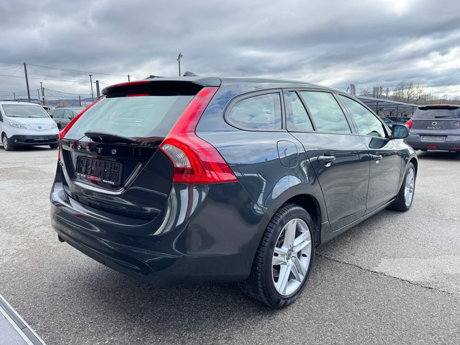 Volvo V60 2.0D-DIGITAL-AUT-NAVI-TOP, снимка 4 - Автомобили и джипове - 54063136