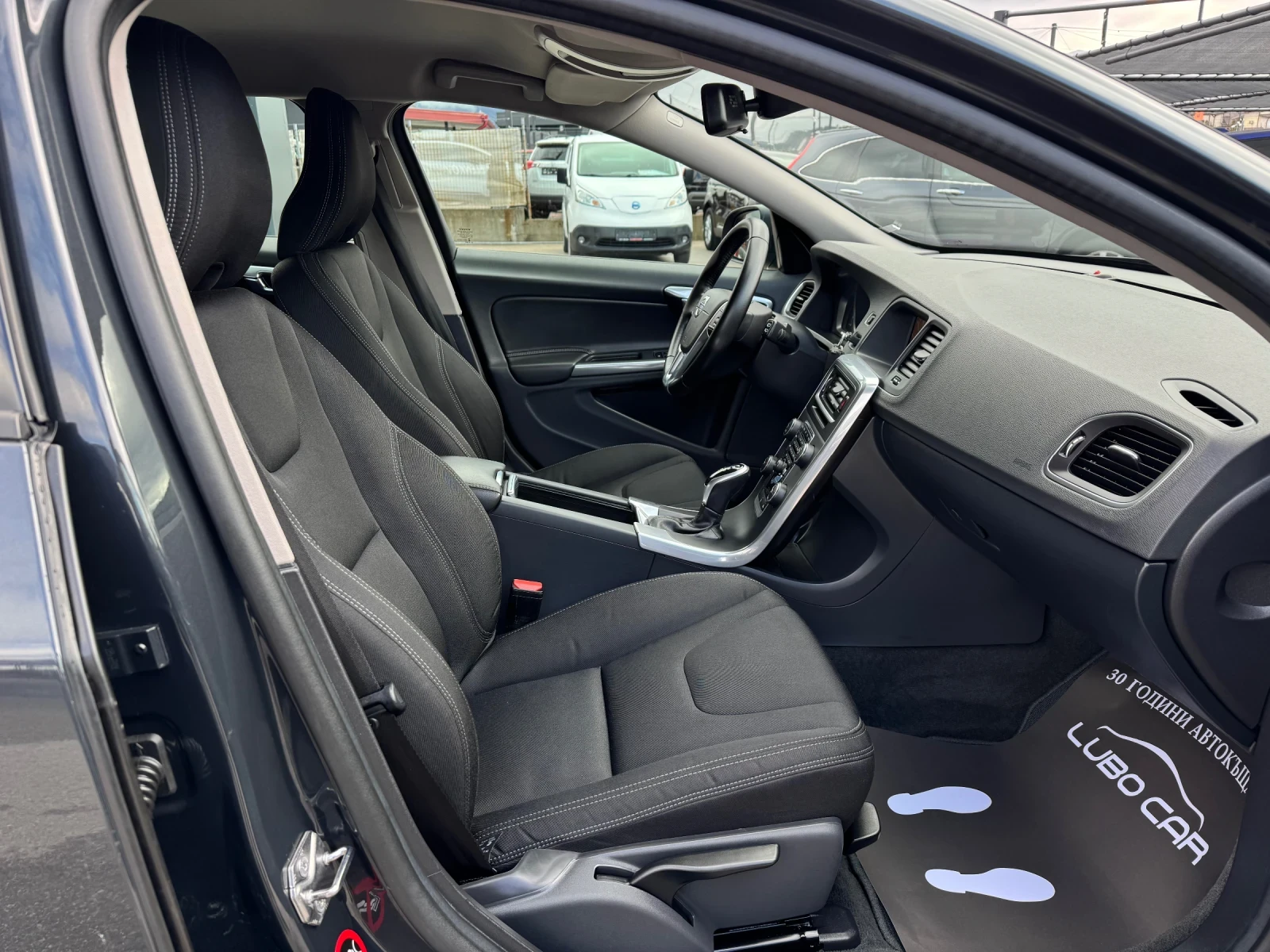 Volvo V60 2.0D-DIGITAL-AUT-NAVI-TOP, снимка 17 - Автомобили и джипове - 54063136