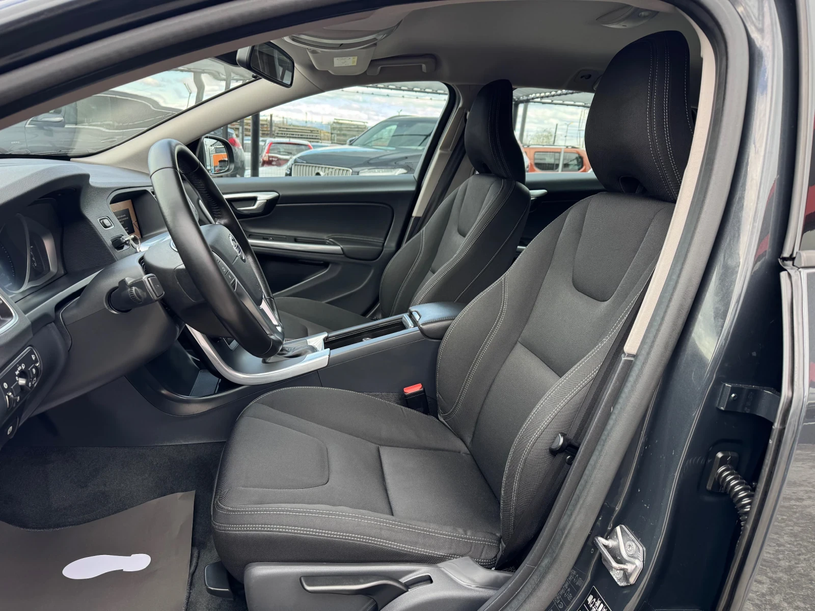 Volvo V60 2.0D-DIGITAL-AUT-NAVI-TOP, снимка 9 - Автомобили и джипове - 54063136